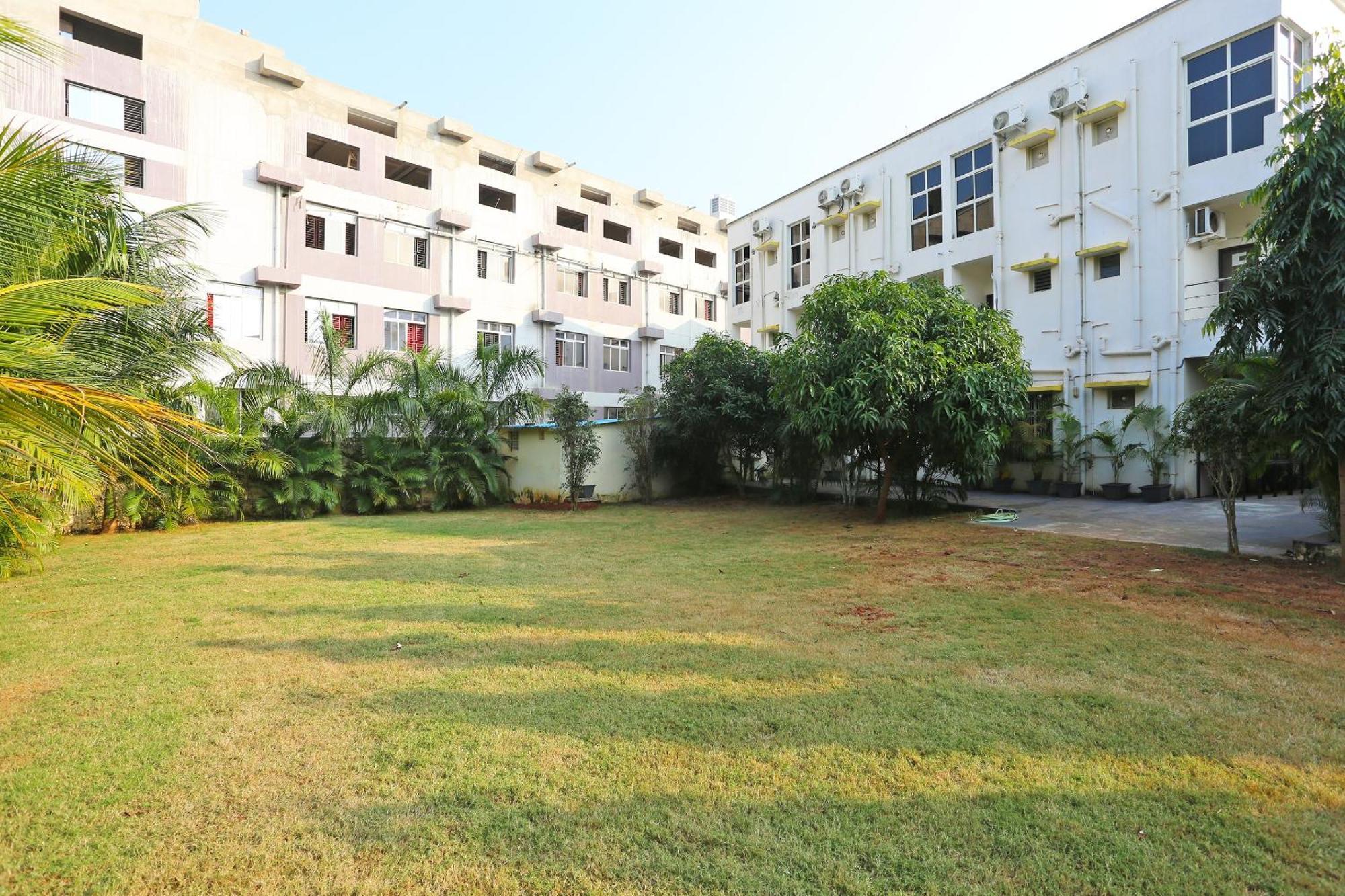 Oyo Stellar Resort Bhuvanesvar Kültér fotó